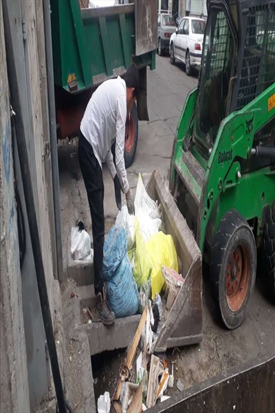 نخاله های معابر سطح شهر جمع آوری