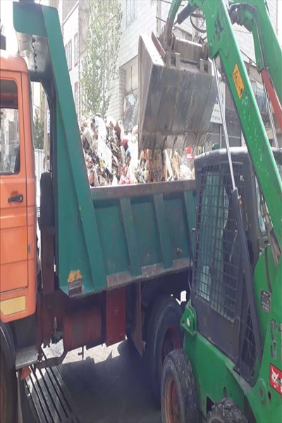 نخاله های معابر سطح شهر جمع آوری