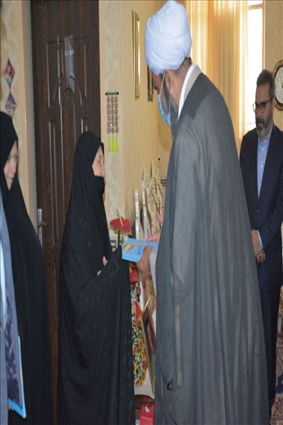 مسئولین شهر ملارد به دیدار خانواده