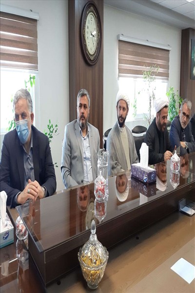 نشست فرمانداران و ائمه جمعه غرب