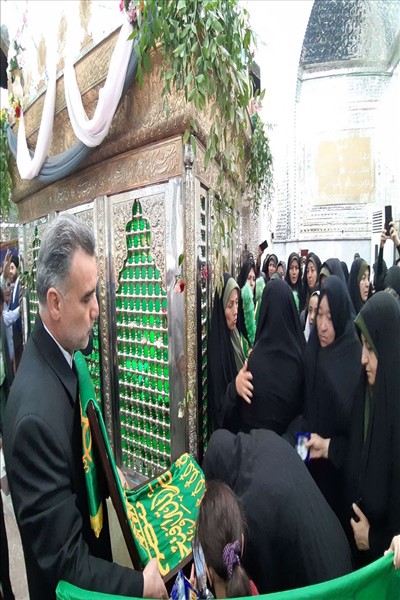 استقبال از خدام و پرچم امام‌ رضا(ع)