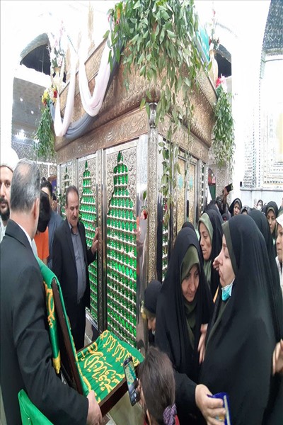 استقبال از خدام و پرچم امام‌ رضا(ع)