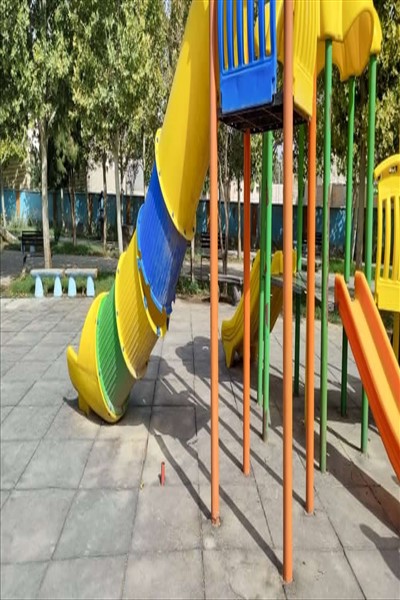 تجهیز و بازسازی وسایل بازی کودکان