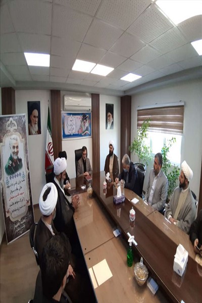 نشست فرمانداران و ائمه جمعه غرب